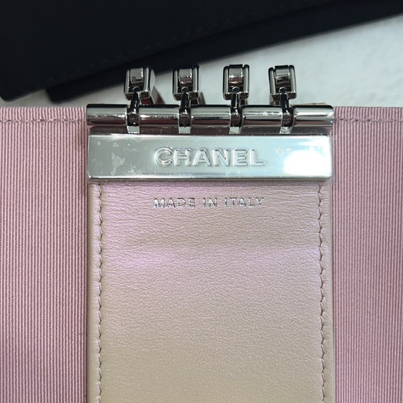 SOLD. ๐ธ Chanel Iridescent Pink Key Holder 21K ๐ธ - Picture 10 of 16